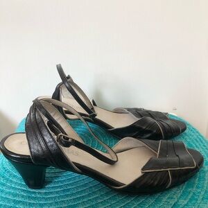 Olive Thomas Black Leather Sandals Size 9